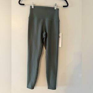 Alo Airlift Legging in Cactus Size XS NWT